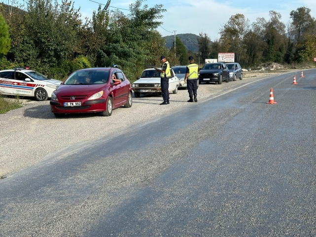 Jandarma ekiplerinden motosiklet sürücülerine sıkı takip 1