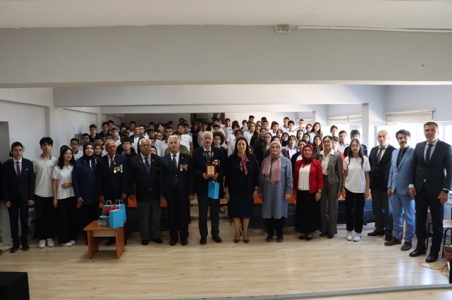 Zonguldak'ta gaziler öğrencilere anılarını anlattı 1