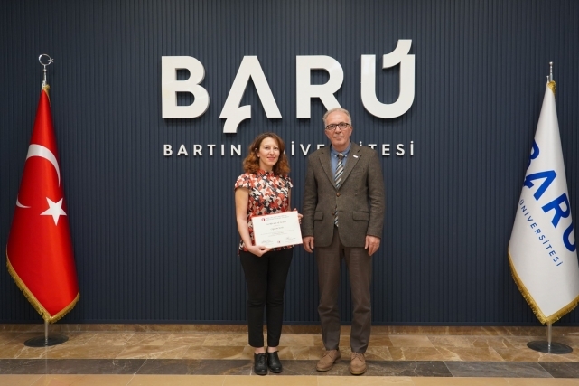 BARÜ’den Dr. Çiğdem Yerli, “ODTÜ Yılın Tezi Ödülünü” aldı 1