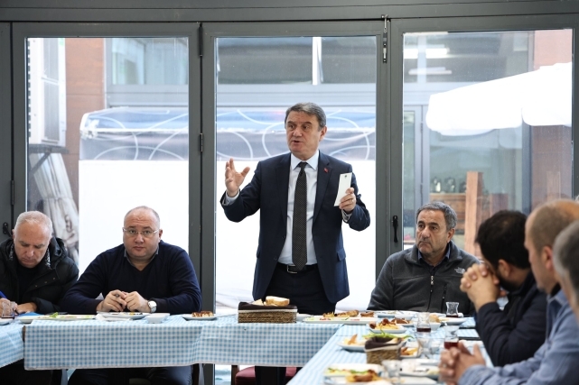 Belediye Başkanı Tahsin Erdem, 19 mahalle muhtarı ile kahvaltıda bir araya geldi 2