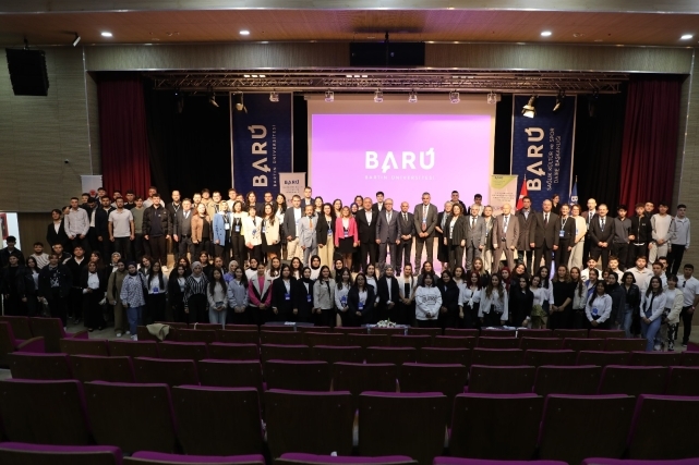 BARÜ’de düzenlenen kongrede büro yönetiminde güncel yaklaşımlar ele alındı 1