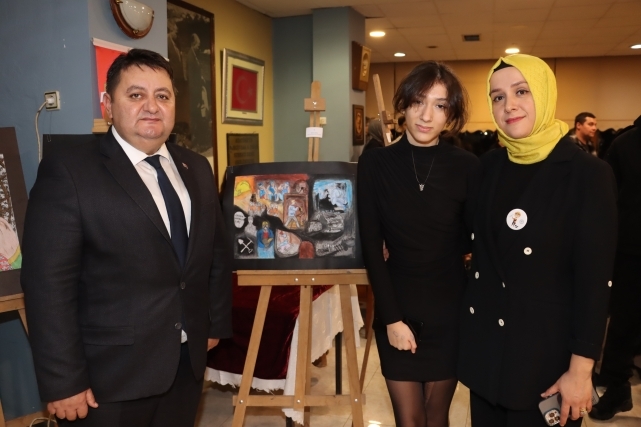Resim Yarışmasında 1'nci olan maden şehidi kızı Elif, ödülünü Yeşil'in elinden aldı 1