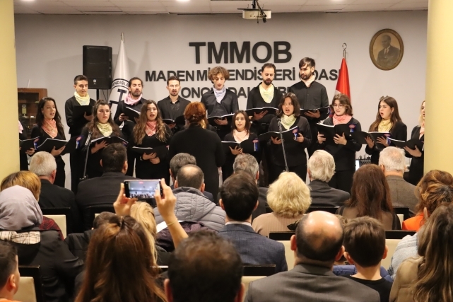 Resim Yarışmasında 1'nci olan maden şehidi kızı Elif, ödülünü Yeşil'in elinden aldı 2