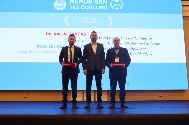 Nail Altuntaş ödülünü aldı 2