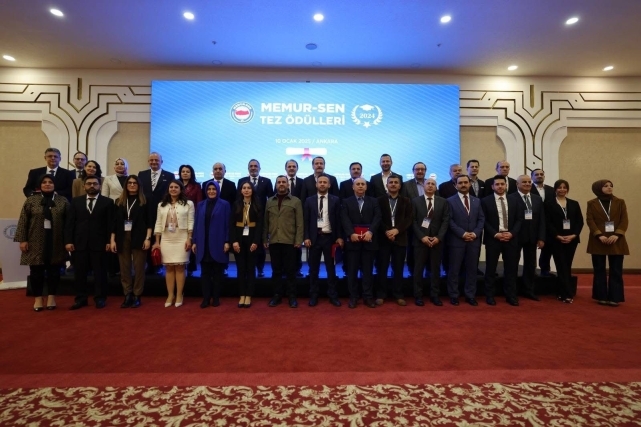 Nail Altuntaş ödülünü aldı 1