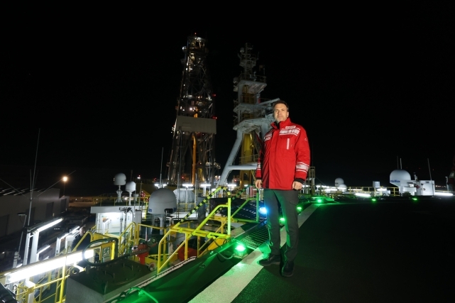 Bakan Bayraktar, yeni yıl öncesi Fatih Sondaj Gemisi'nde açıklamalarda bulundu 3