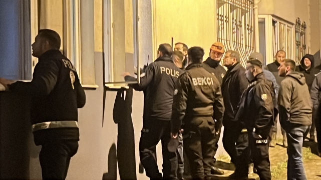  Zonguldak'ta korku dolu gece, çenesine silah dayayıp boşandığı eşinin gelmesini istedi 1