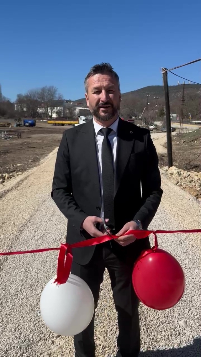 Muhalefet kalabalık park açılışını eleştirince köprüyü tek başına açtı! 1