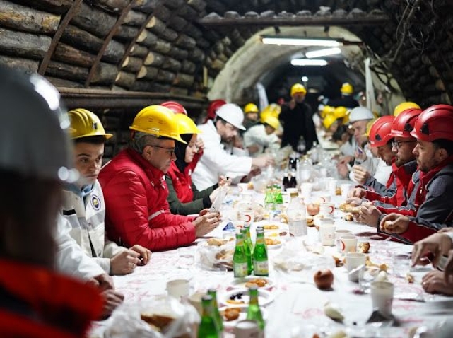 Kızılay madencilerle iftarda buluştu 3