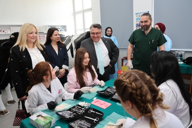 Meslek Yüksekokulunda Laborant ve Veteriner Sağlık Programı İçin Donanımlı Klinik Beceri Laboratuvarı Açıldı 5