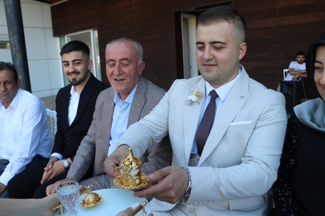 Serdar Kitapçı ve Tuğba Yılmaz Görkemli Bir Törenle Nişanlandı 3