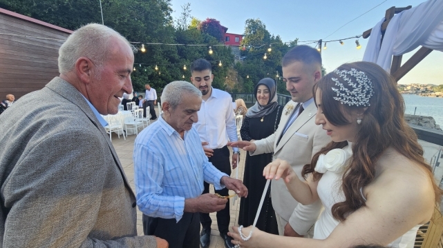 Serdar Kitapçı ve Tuğba Yılmaz Görkemli Bir Törenle Nişanlandı 5