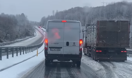 Zonguldak’ta Kar Mücadelesi: Kapanan İstanbul Yolu Yeniden Ulaşıma Açıldı 3