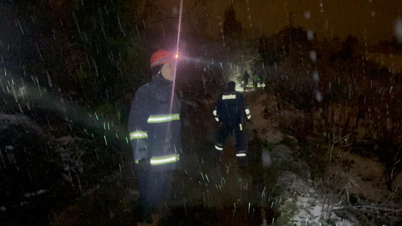 Alaplı ayakta dualar Mustafa için; 20 saattir kar altında aranıyor 3