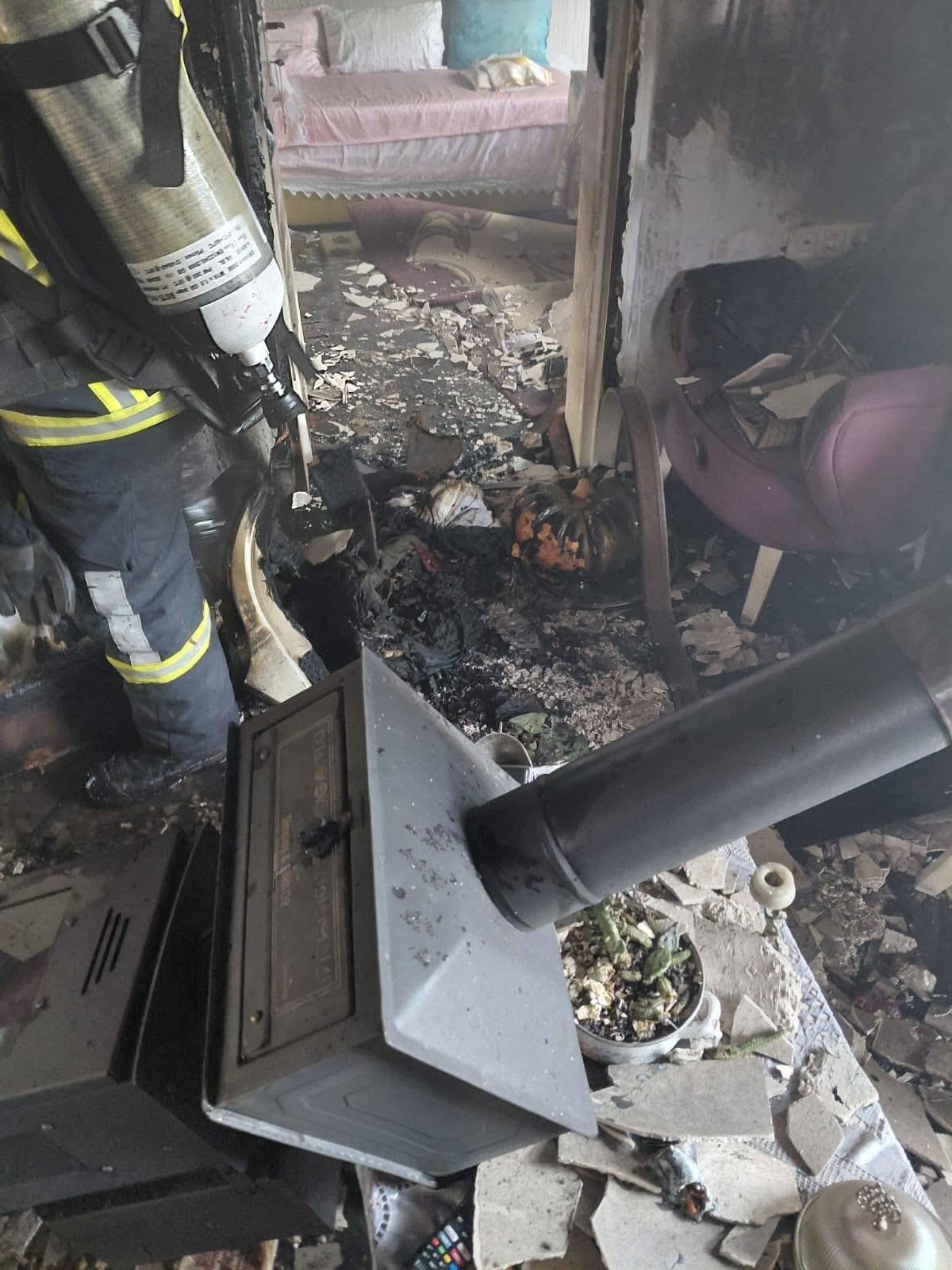 Zonguldak'ta Korkutan ev yangını; 1 kişi hastaneye kaldırıldı 2