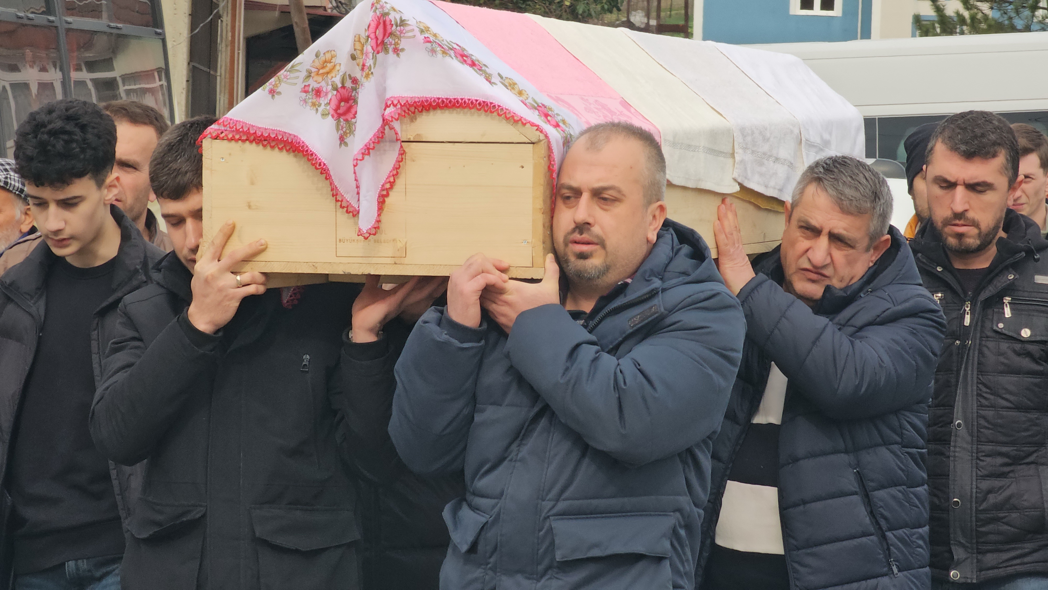 Gebzede'ki servis kazasında ölen Elanur Zonguldak'ta defnedildi 2