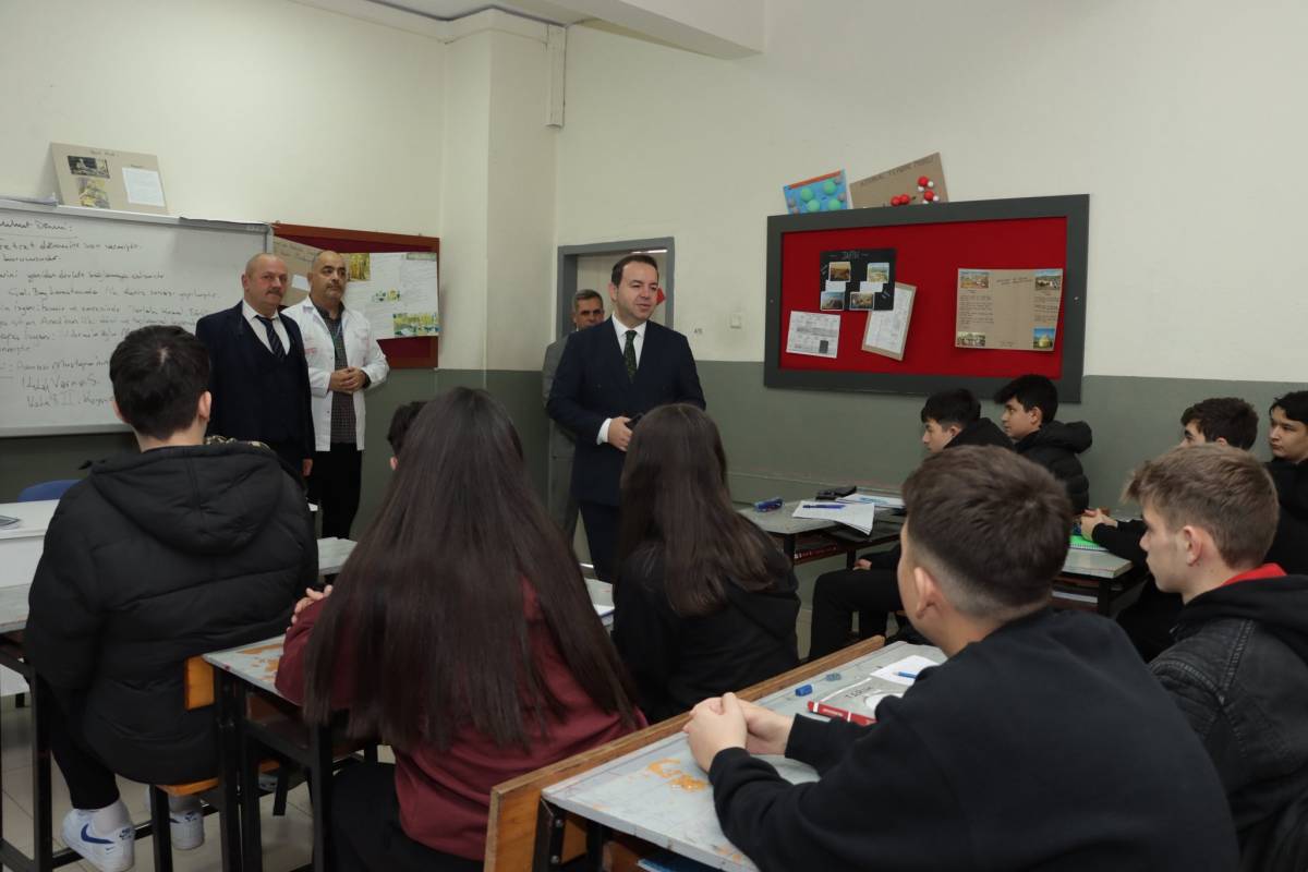 Uygar Keskin, Uzunmehmet Mesleki ve Teknik Anadolu Lisesi’ni ziyaret etti
