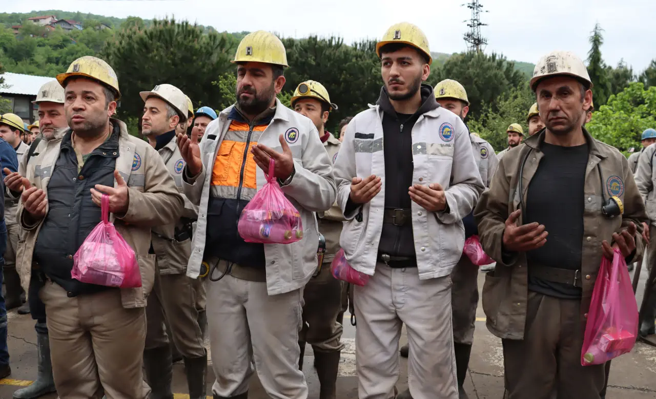 Karadon'da 30 maden şehidi törenle anıldı 6