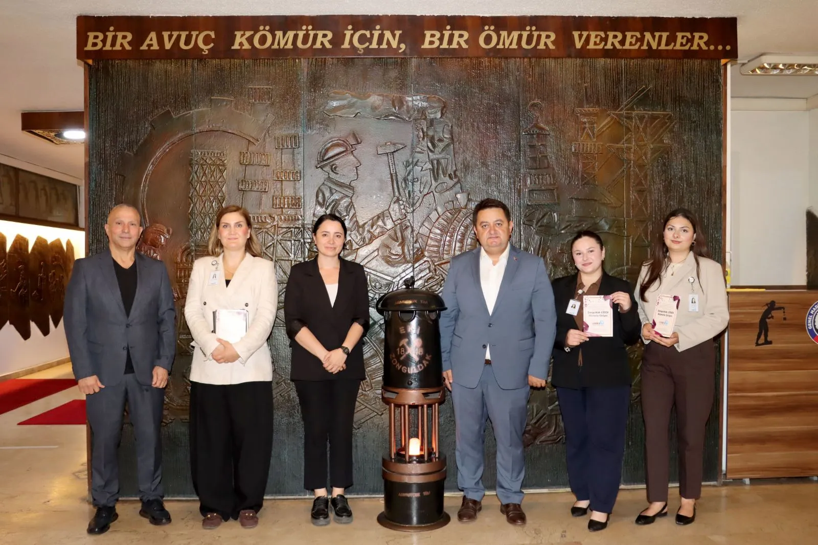 Lösemili Çocuklar Sağlık ve Eğitim Vakfı (LÖSEV) yönetimi, Genel Maden İşçileri Sendikası’nı (GMİS) ziyaret ederek Genel Başkan Hakan Yeşil ile görüştü.