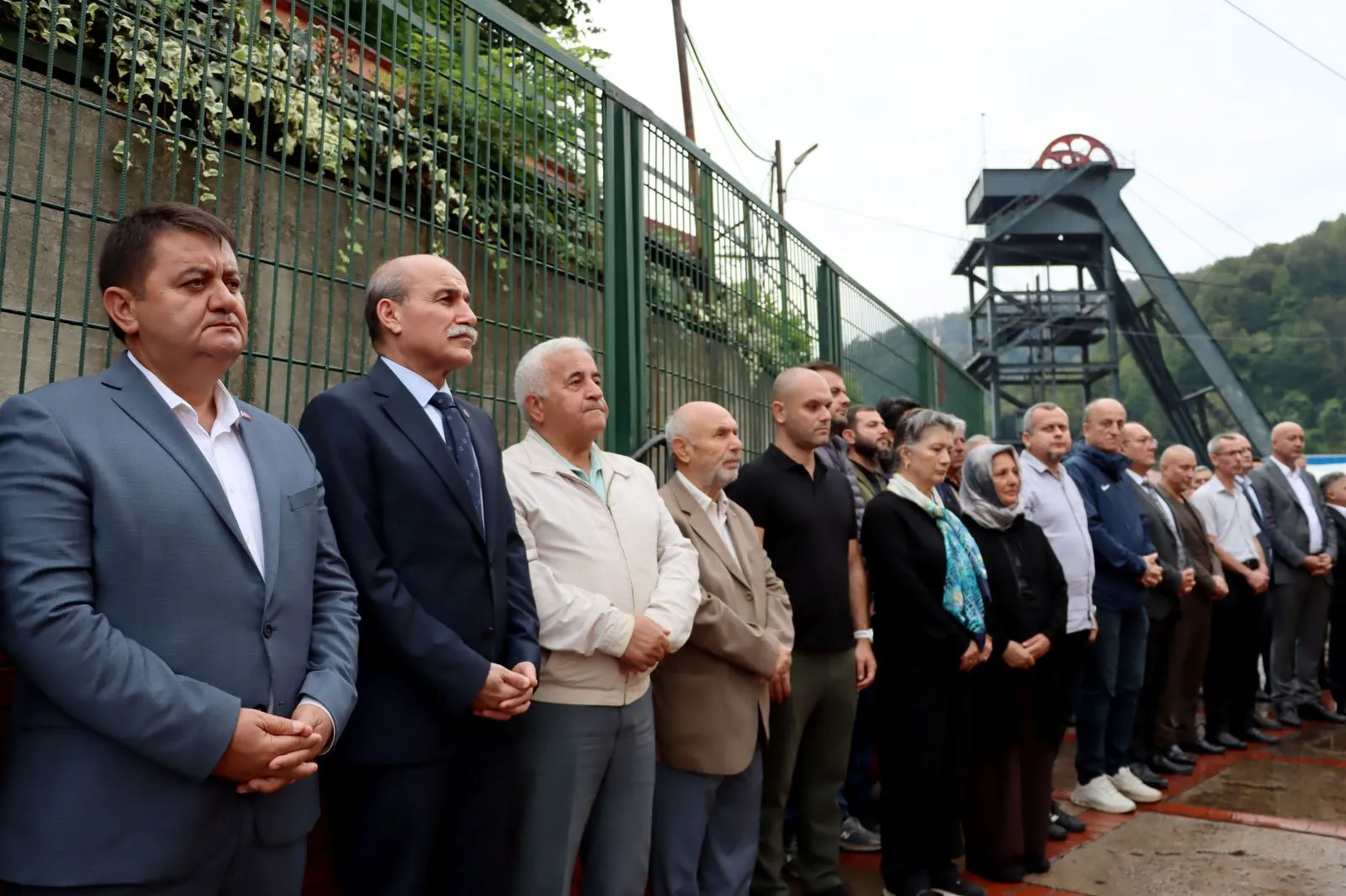 Genel Maden İşçileri Sendikası (GMİS) Genel Başkanı Hakan Yeşil ve genel merkez yöneticileri, Türkiye Taşkömürü Kurumu (TTK) Üzülmez Müessese Müdürlüğü’nde 16 Eylül 2004 tarihinde uğradığı saldırı sonucu öldürülen maden mühendisi Avni Cinel’in anma törenine katıldı.