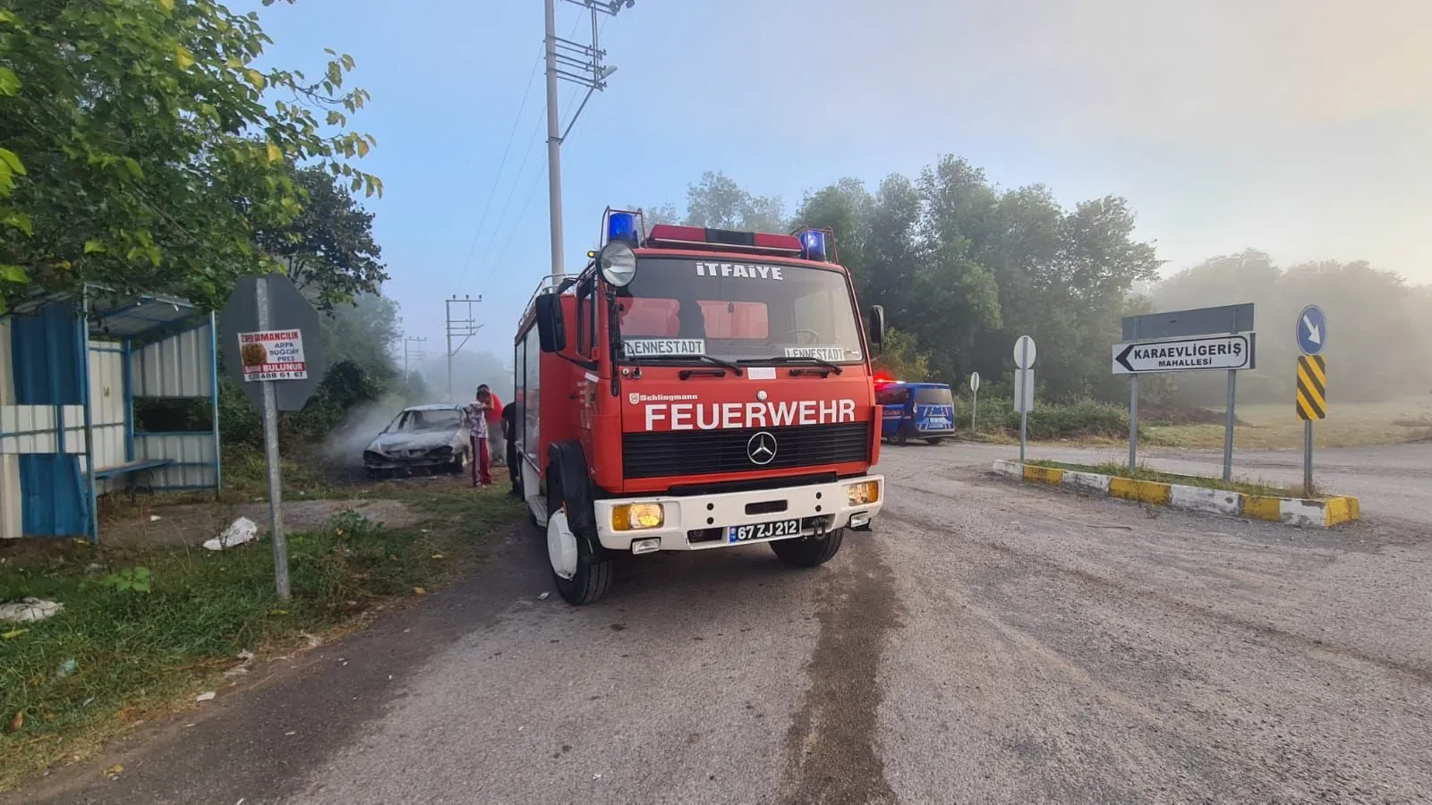 Zonguldak'ın Çaycuma ilçesinde park halinde bulunan bir araçta çıkan yangın, itfaiye ekiplerinin ortak müdahalesiyle söndürüldü.
