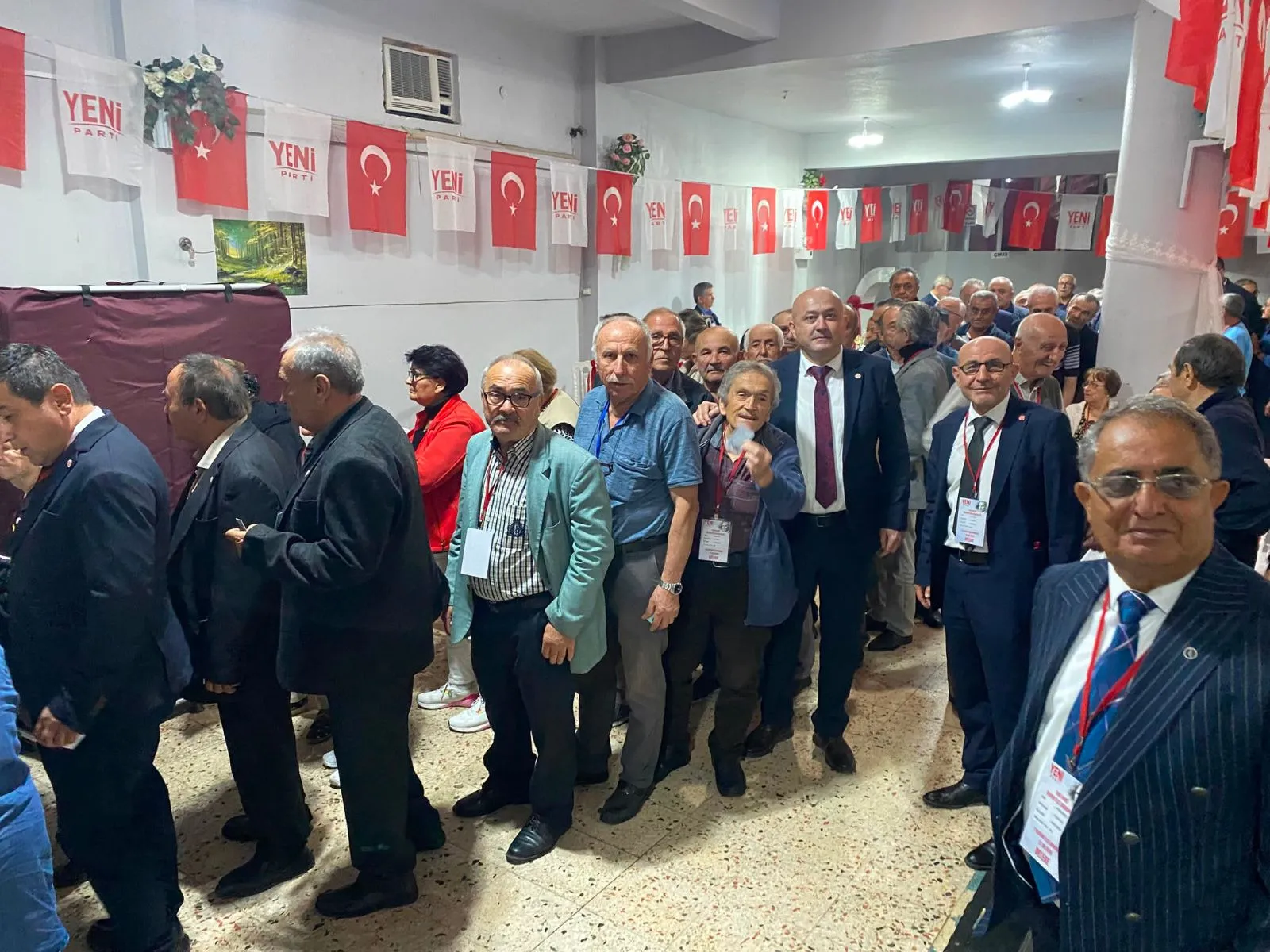 YENİ Parti Devrek İlçe Kongresi yapıldı. Kongreye; YENİ Parti İl Başkanı Devrim Dural, Çaycuma İlçe Başkanı Fahri Diler, Gökçebey İlçe Başkanı Mustafa Uyan, Kilimli İlçe Başkanı Erdinç Kargidan, siyasi parti temsilcileri, oda temsilcileri ve üyeler katıldı.