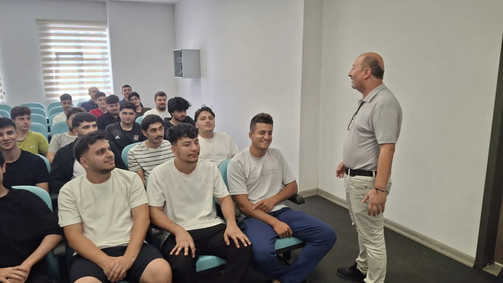 - Üniversitelerin yeni eğitim yılına başlamasına sayılı günler kala Zonguldak’ta öğrenci hareketliliği başladı. Kente gelen öğrenciler otogarda karşılanırken, yurtlarda da yeni dönem hazırlıkları sürüyor.