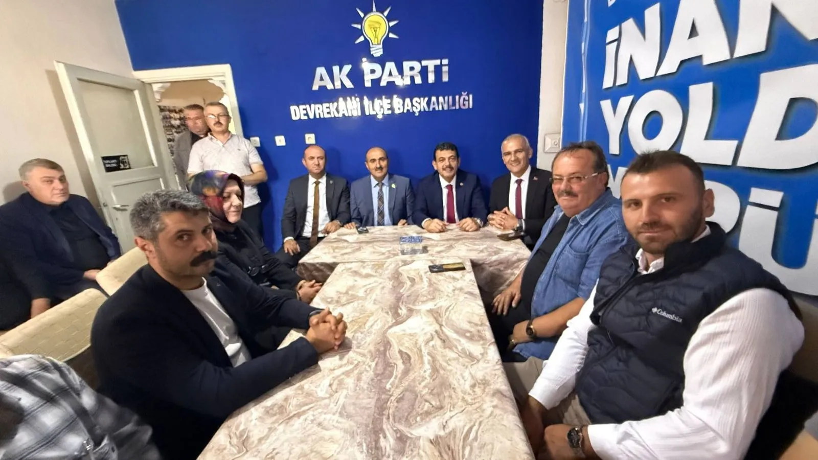 AK Parti Zonguldak Milletvekili Muammer Avcı, “Türkiye Yüzyılı Buluşmaları” kapsamında Kastamonu’nun Devrekani ilçesinde teşkilat mensupları ve vatandaşlarla bir araya geldi.