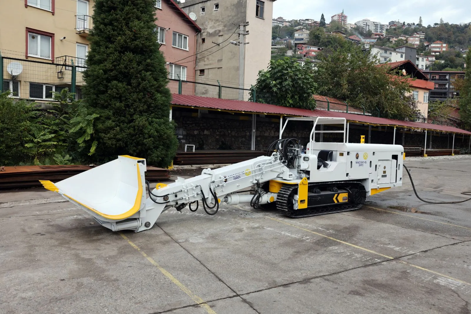 Zonguldak'ta Türkiye Taşkömürü Kurumu (TTK) ve Bülent Ecevit Üniversitesi (BEUN) tarafından geliştirilen yerli elektrohidrolik yükleyicinin açılışı yapıldı.