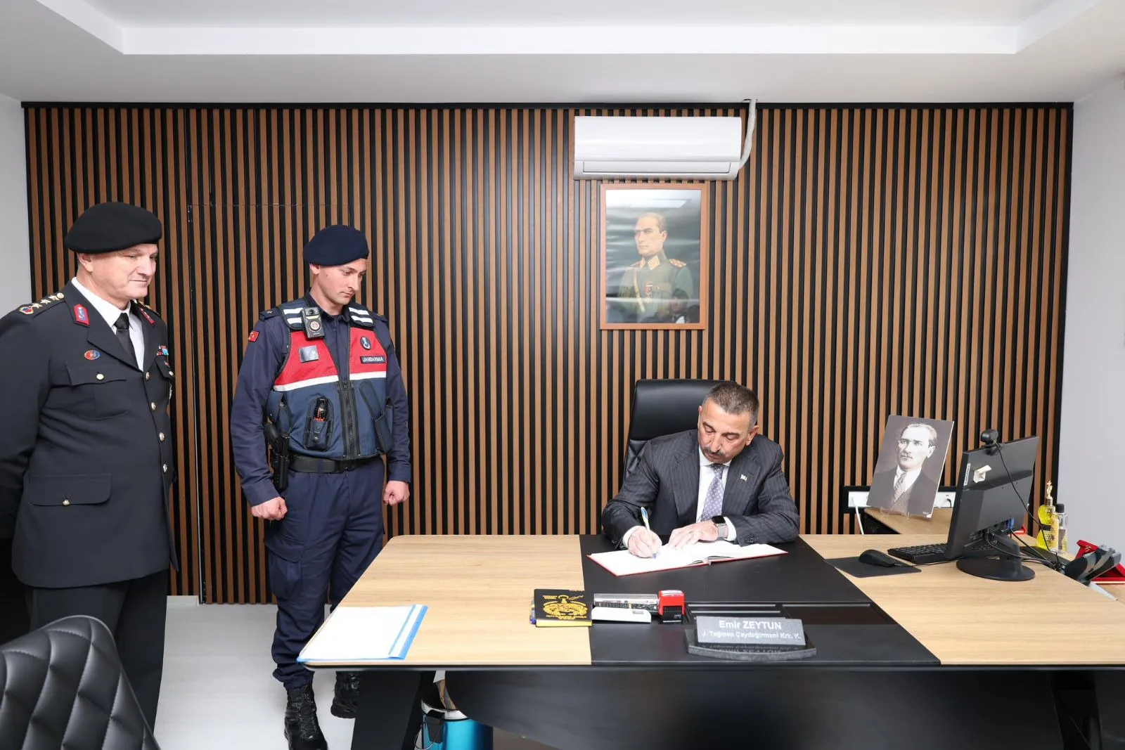 Devrek ilçesi Çaydeğirmeni beldesinde yapımı tamamlanan Çaydeğirmeni Jandarma Karakol Komutanlığı yeni hizmet binasının açılışı gerçekleştirildi.