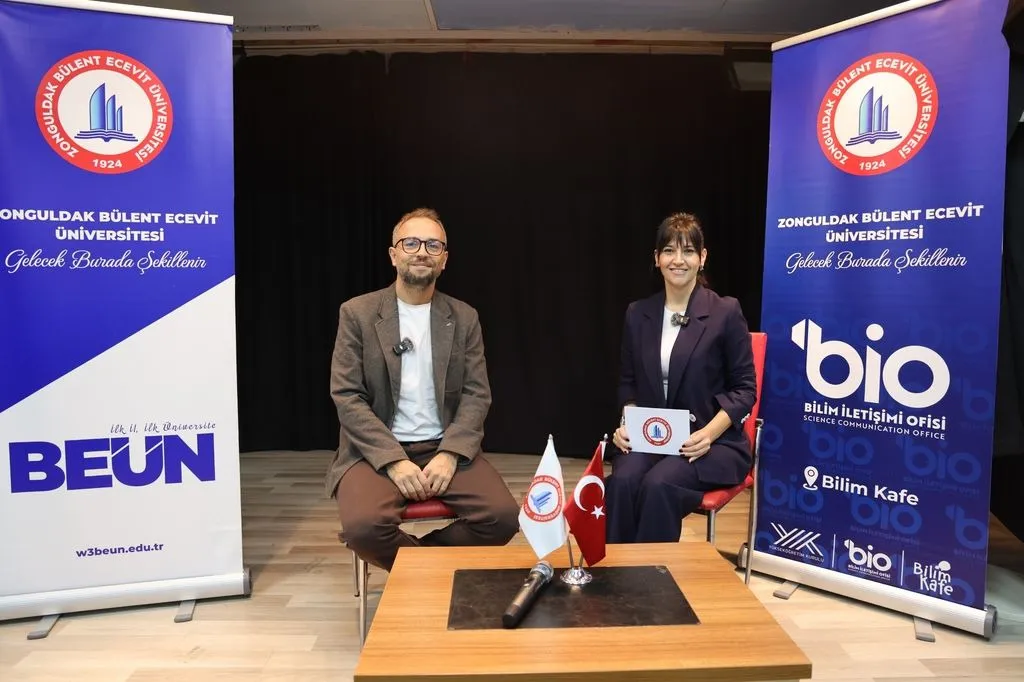 Zonguldak Bülent Ecevit Üniversitesi (BEUN), üniversite ile toplumu buluşturan “Bilim Kafe” etkinlikleri kapsamında ortaokul öğrencileri ile buluştu. BEUN Bilim İletişimi Ofisi tarafından “2 Ekim Uluslararası Şiddetsizlik Günü” farkındalık etkinlikleri çerçevesinde düzenlenen “Şiddete Hayır” başlıklı söyleşi, Gazi Mustafa Kemal Ortaokulunda gerçekleştirildi.