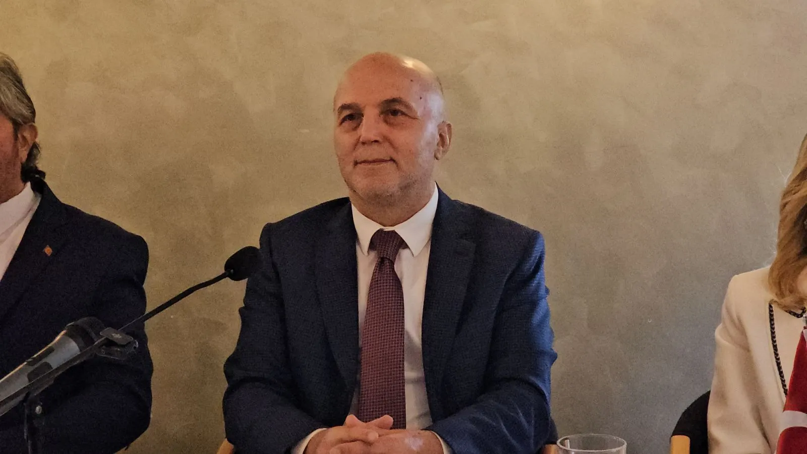 Zonguldak Bülent Ecevit Üniversitesi (BEUN) Rektörü Prof. Dr. Ahmet Ulusoy, basın mensuplarıyla bir araya gelerek üniversitenin devam eden yatırımları ve yeni dönem projelerini anlattı. Üniversite hastanesinin yüzde 100 doluluk oranıyla hizmet verdiğini açıklayan Ulusoy, katlı otopark, yeni sağlık binaları, güneş enerjisi santrali ve endüstriyel kenevir üretimine yönelik çalışmaları kamuoyuyla paylaştı.