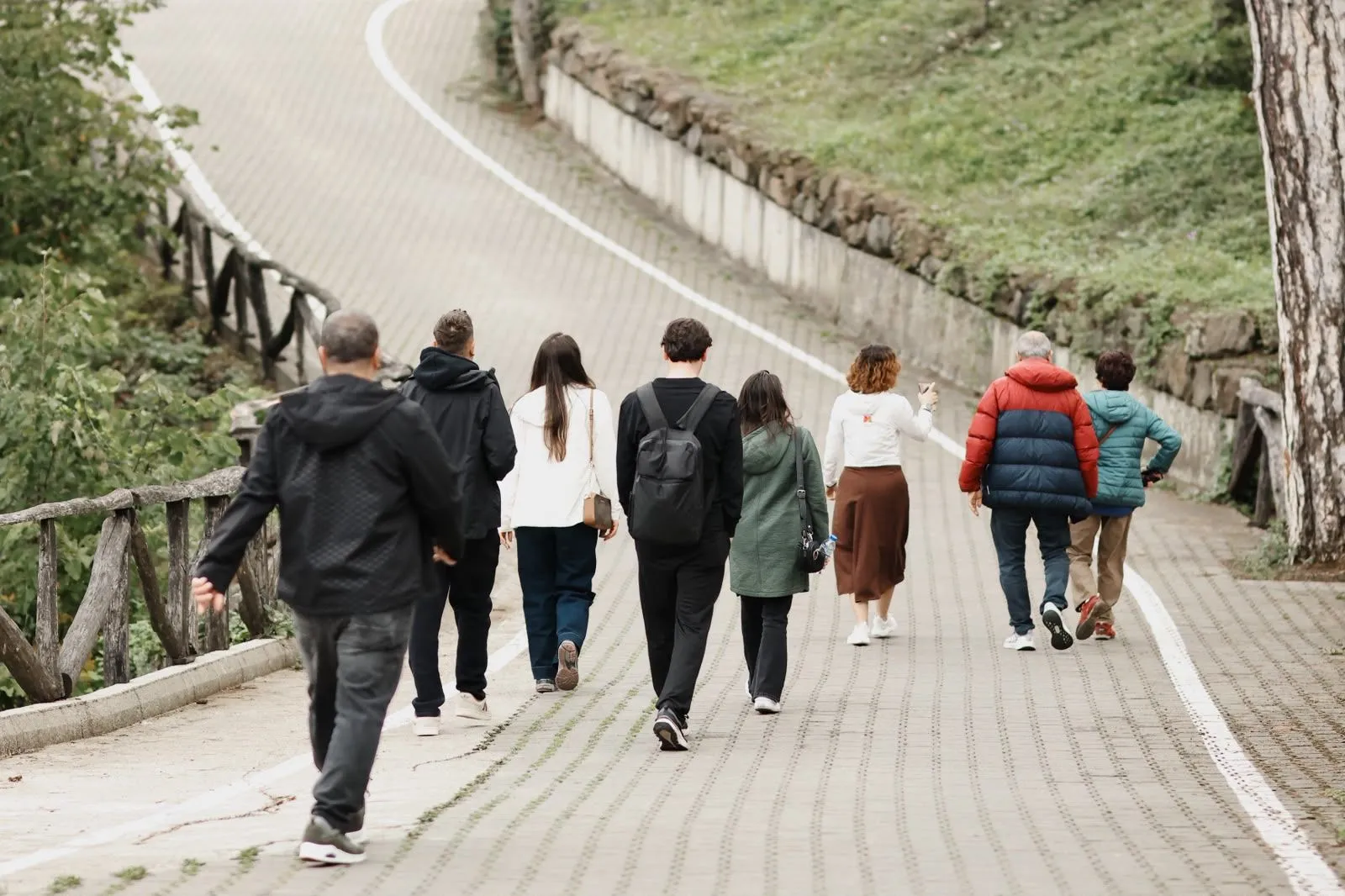Yeni sezon seferlerine başlayan Turistik Karaelmas Ekspresi ile Ankara'dan yola çıkan yolcular, Karabük'ün Yenice ilçesindeki Ihlamur Seyir Terası'nı ziyaret etti.