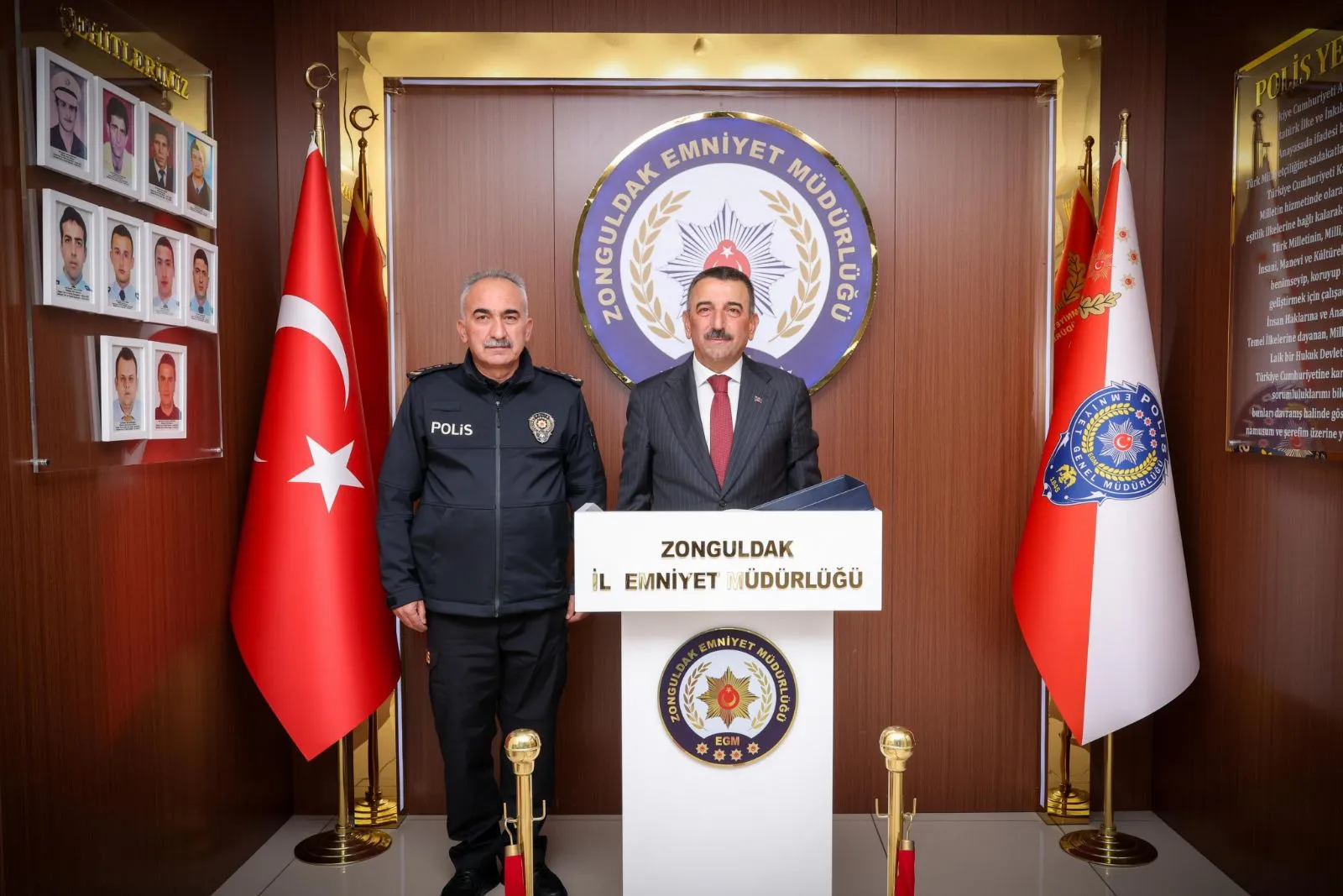 Zonguldak Valisi Osman Hacıbektaşoğlu, kentin İl Emniyet Müdürlüğü görevine yeni atanan İbrahim Kaba’ya tebrik ziyaretinde bulundu.