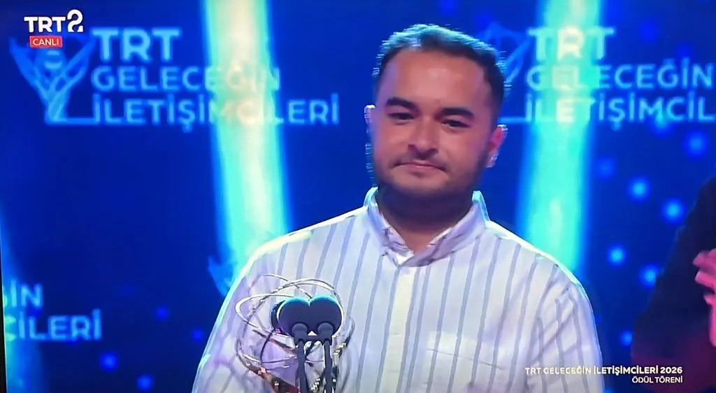 Karaelmas Gazeteciler Derneği (KGD) üyesi, Zonguldaklı genç yönetmen Kağan İslamoğlu, “Kara Sevda: Bir Zamanlar İşçi Milli Takımı” belgeseliyle TRT Geleceğin İletişimcileri Yarışması’nda belgesel kategorisinde birinci oldu.