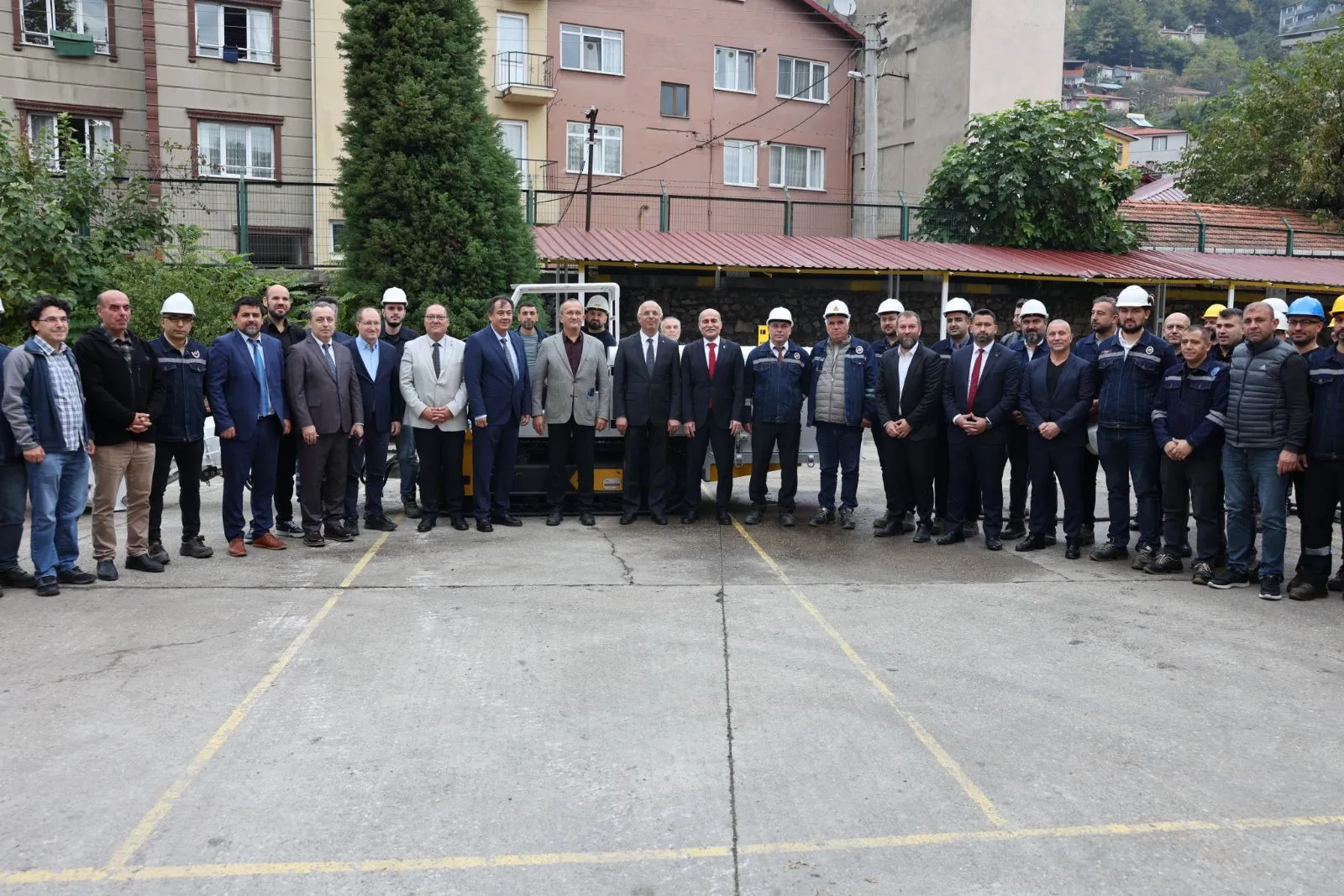 Zonguldak'ta Türkiye Taşkömürü Kurumu (TTK) ve Bülent Ecevit Üniversitesi (BEUN) tarafından geliştirilen yerli elektrohidrolik yükleyicinin açılışı yapıldı.