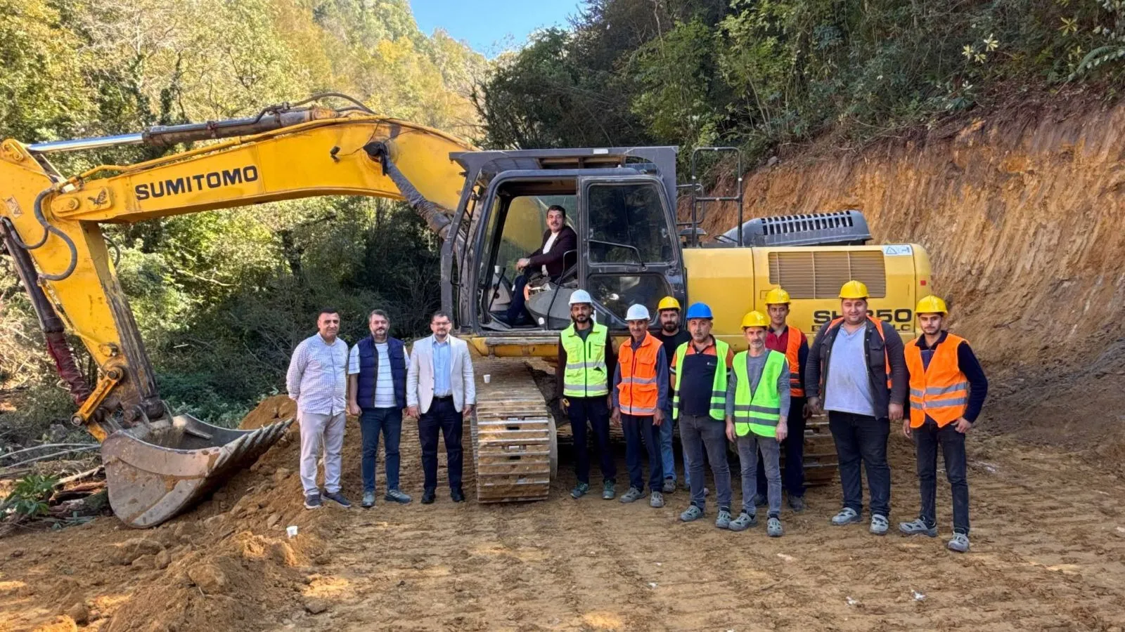 AK Parti Zonguldak Milletvekili Muammer Avcı, 26 milyar TL yatırım bedeline sahip Zonguldak Çevre Yolu Projesi’nde, projenin en uzun tünelinin bulunduğu Ilıksu çıkışında tünel çalışmalarına başlandığını açıkladı.