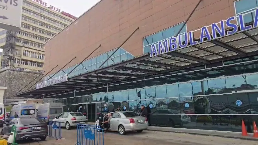Zonguldak’ın Kilimli ilçesinde ruhsatsız işletildiği belirtilen maden ocağında meydana gelen göçükte yaralanan 51 yaşındaki Muhammet Çelik, kaldırıldığı hastanede yaşamını yitirdi.