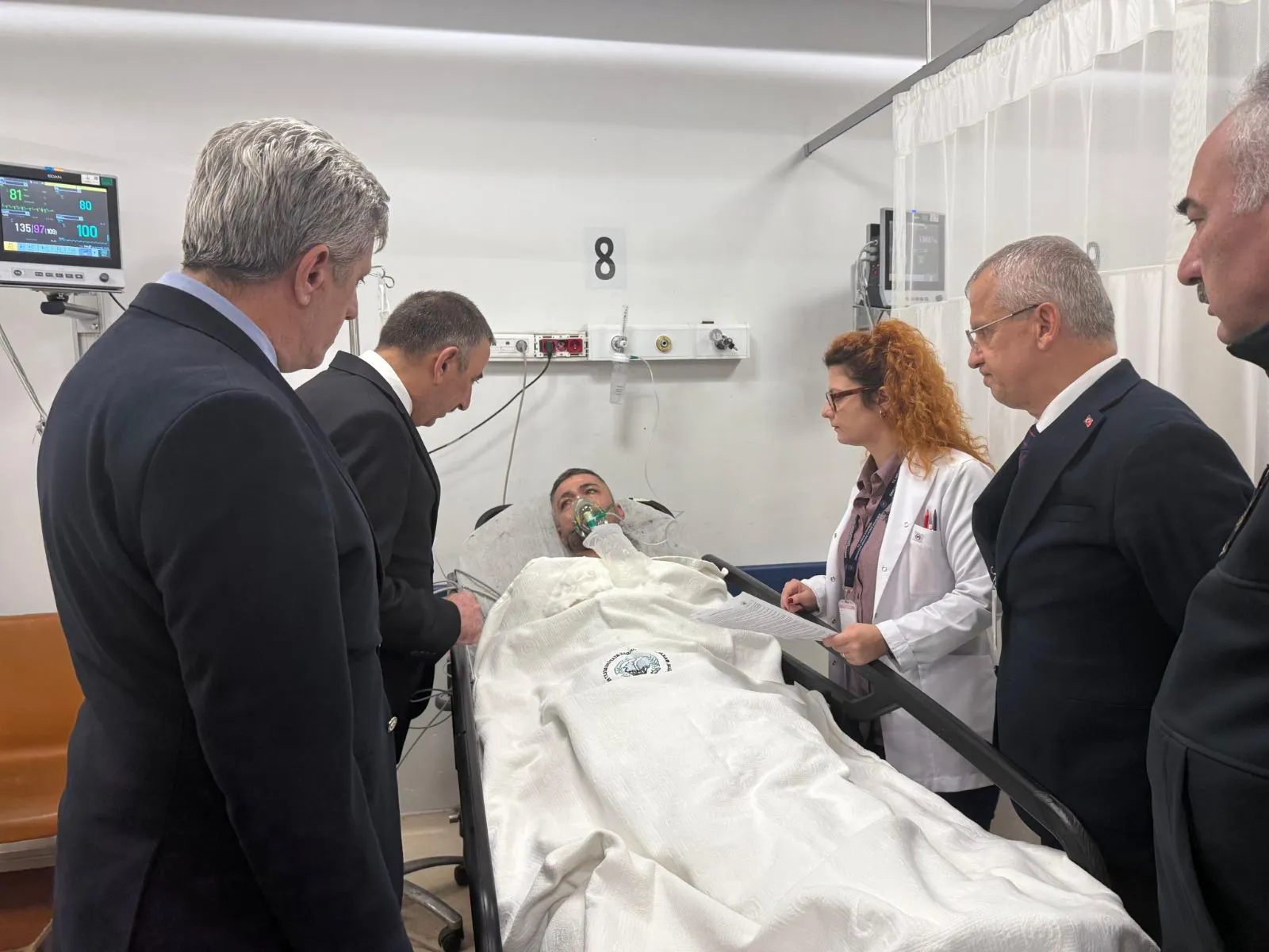 Zonguldak'ın Kilimli ilçesinde 3 işçinin yaşamını yitirdiği, 5 işçinin yaralandığı maden ocağındaki patlamanın ardından Vali Osman Hacıbektaşoğlu, hastanelerde tedavileri süren madencilerle görüştü.