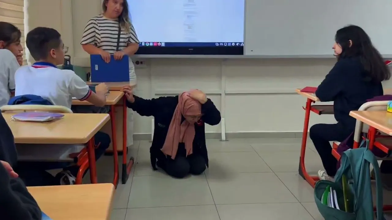 AFAD, UMKE ve itfaiye ekipleri koordinasyonunda deprem ve tahliye senaryosu uygulandı.