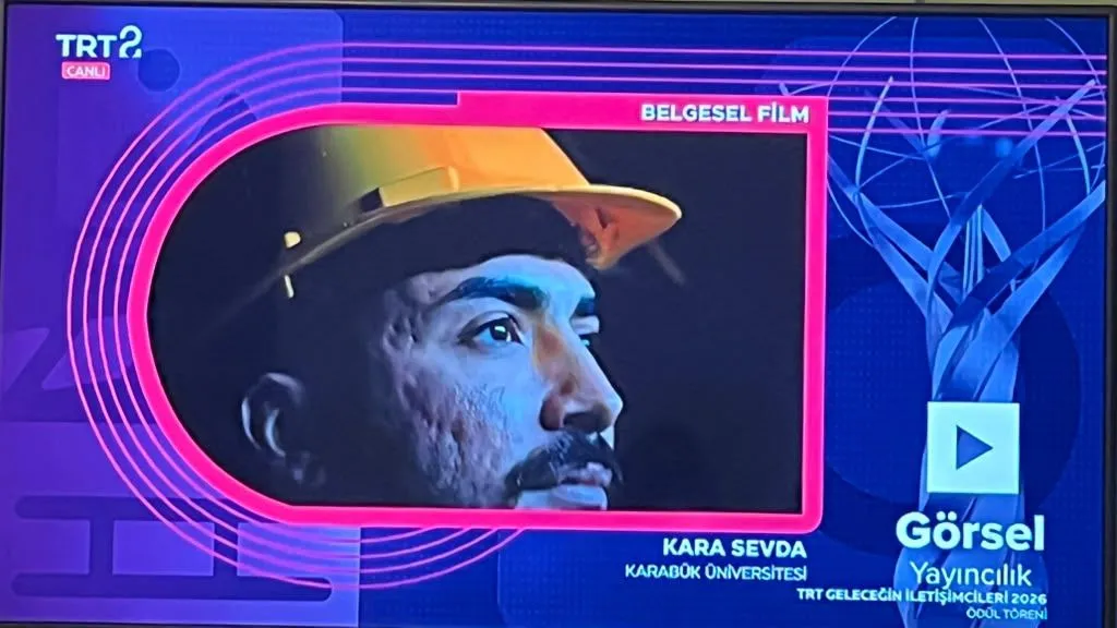 Karaelmas Gazeteciler Derneği (KGD) üyesi, Zonguldaklı genç yönetmen Kağan İslamoğlu, “Kara Sevda: Bir Zamanlar İşçi Milli Takımı” belgeseliyle TRT Geleceğin İletişimcileri Yarışması’nda belgesel kategorisinde birinci oldu.