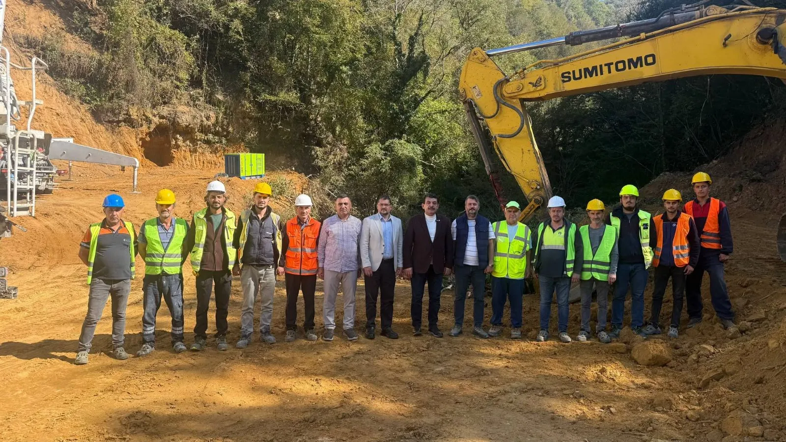 AK Parti Zonguldak Milletvekili Muammer Avcı, 26 milyar TL yatırım bedeline sahip Zonguldak Çevre Yolu Projesi’nde, projenin en uzun tünelinin bulunduğu Ilıksu çıkışında tünel çalışmalarına başlandığını açıkladı.