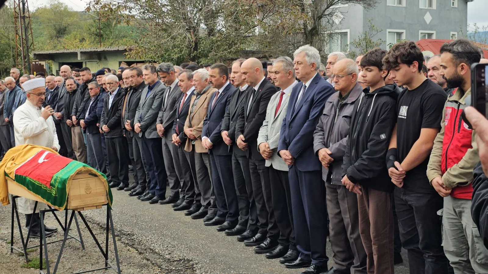 3 yıllık madenci cengizhan bükrübaş'ın cenazesi toprağa verildi